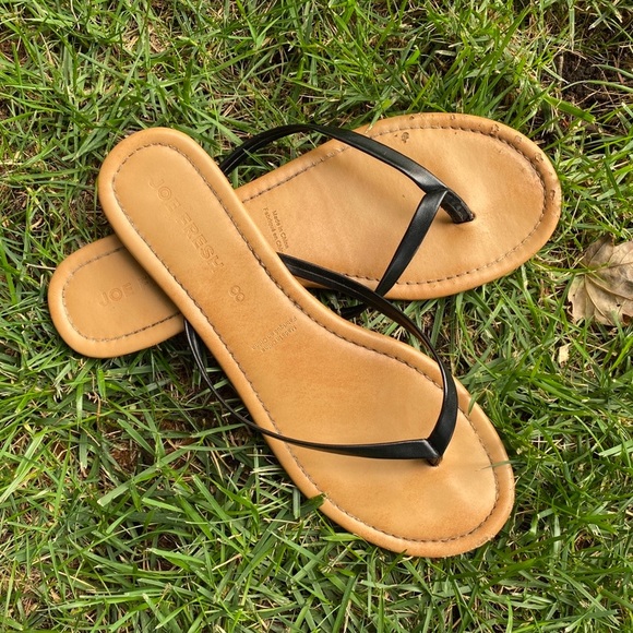 Joe Fresh black strap flip flops - Picture 3 of 7